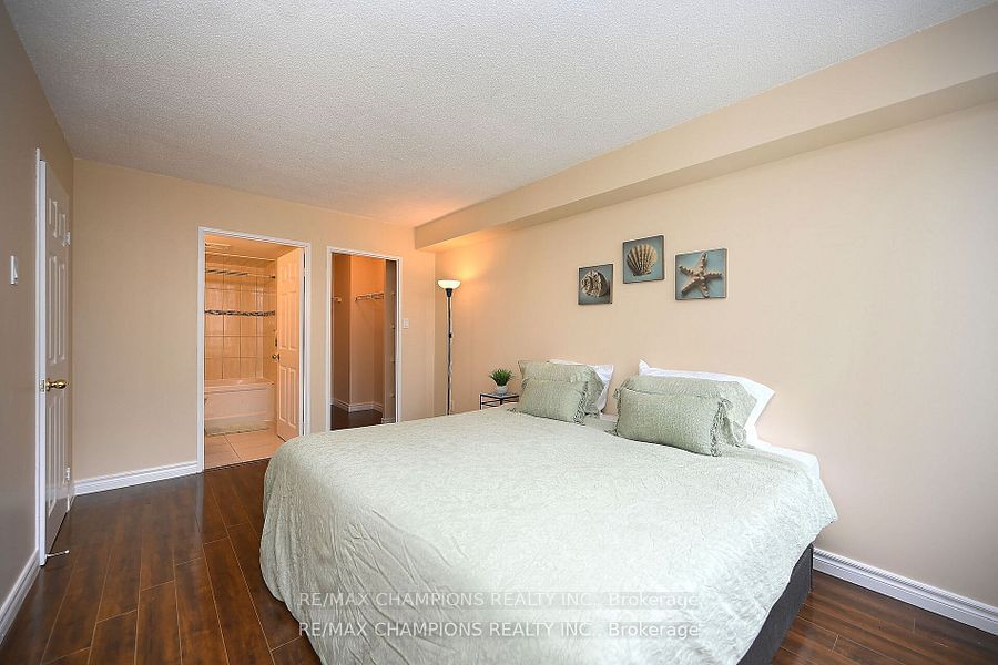 285 Enfield Pl, unit 1511 for sale - image #5