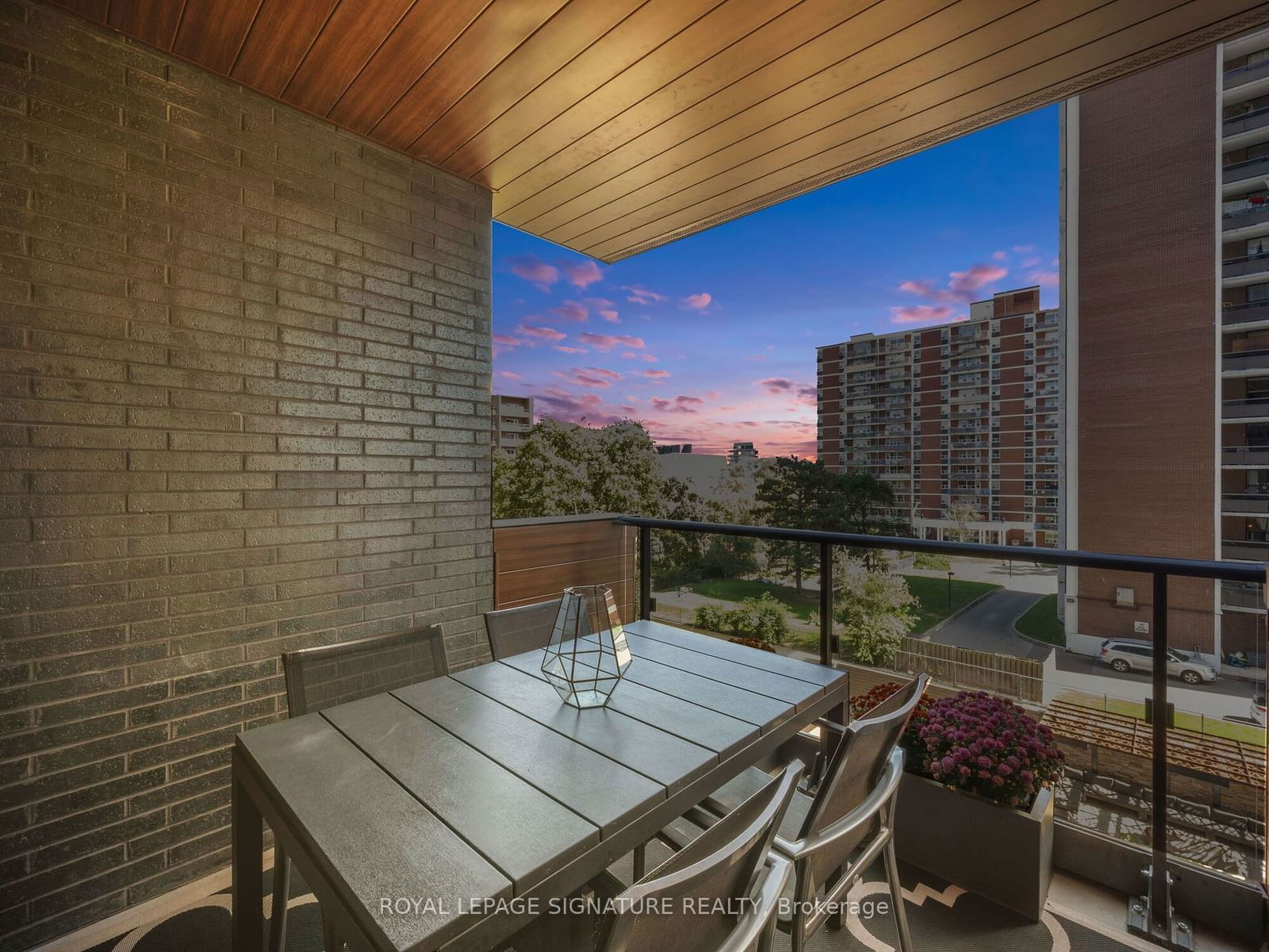 21 Park St E, unit 520 for sale