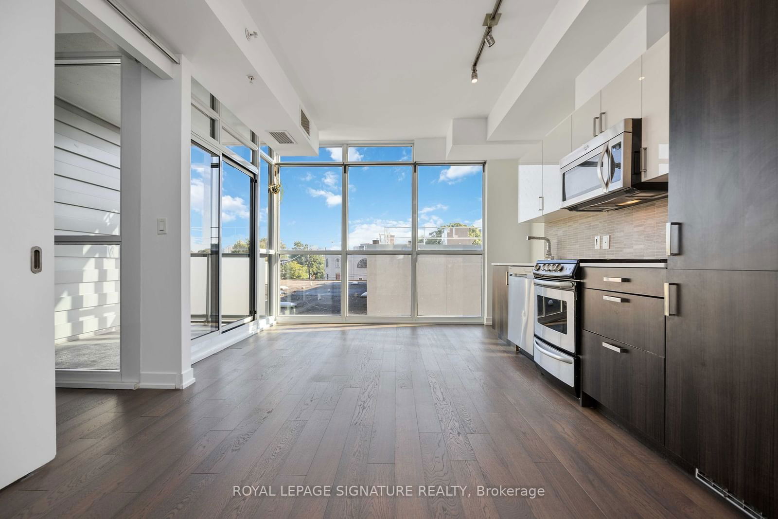 36 Howard Park Ave, unit 409 for rent - image #3