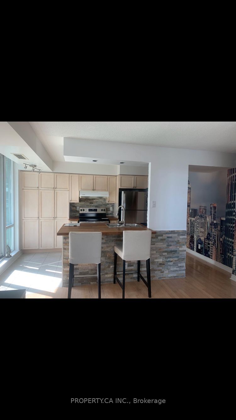 1 ELM Dr, unit 805 for rent - image #1