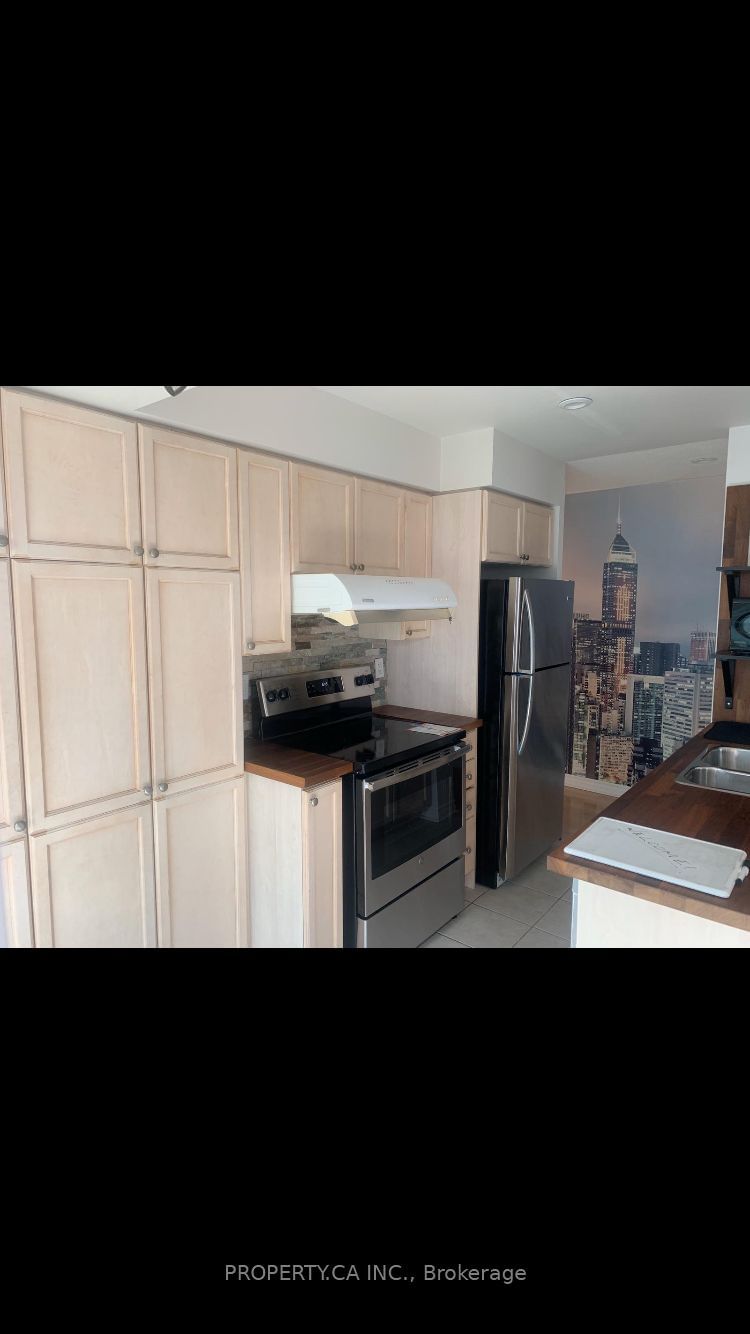 1 ELM Dr, unit 805 for rent - image #2