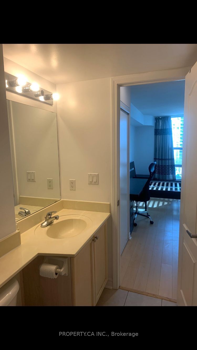 1 ELM Dr, unit 805 for rent - image #8