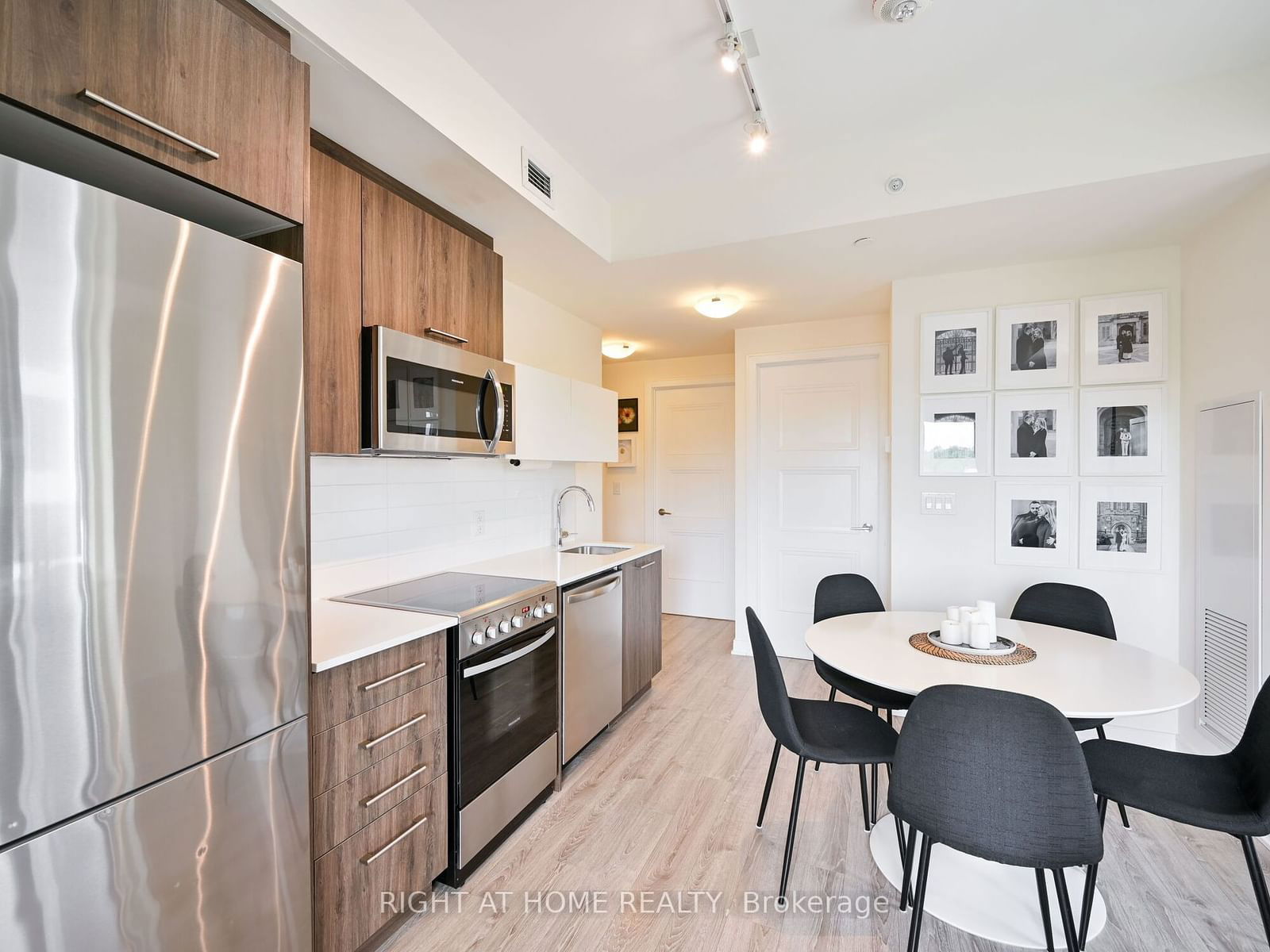 1 Neighbourhood Lane, unit 407 for sale - image #10