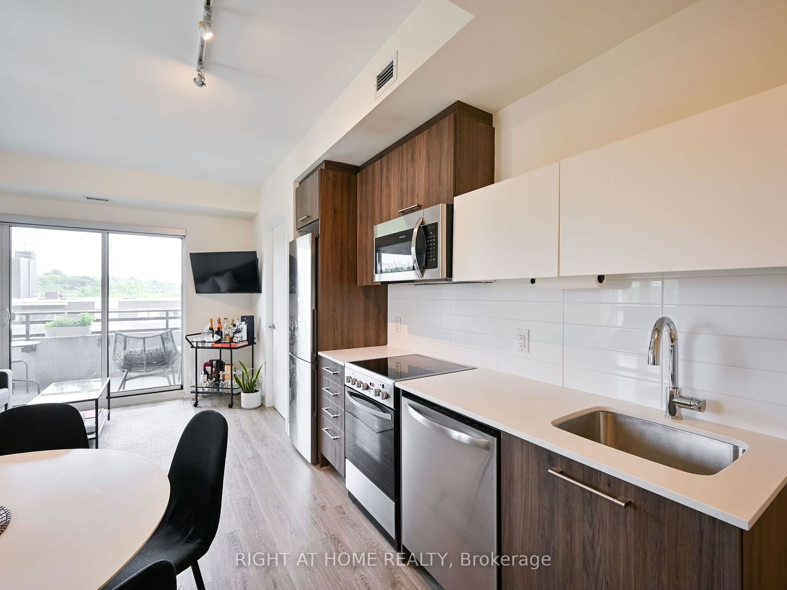 1 Neighbourhood Lane, unit 407 for sale - image #11