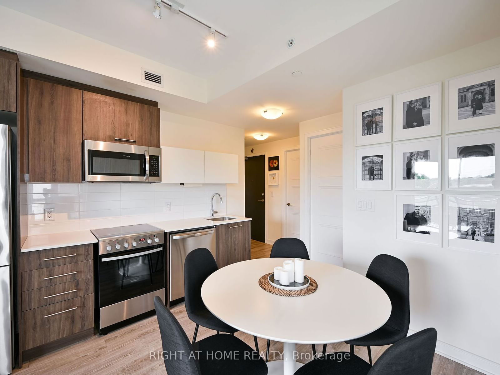 1 Neighbourhood Lane, unit 407 for sale - image #14