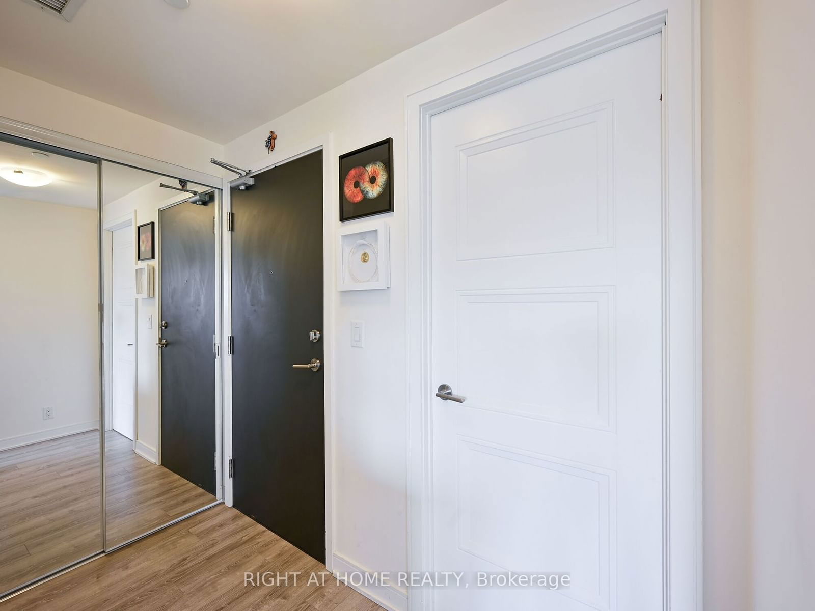 1 Neighbourhood Lane, unit 407 for sale - image #6