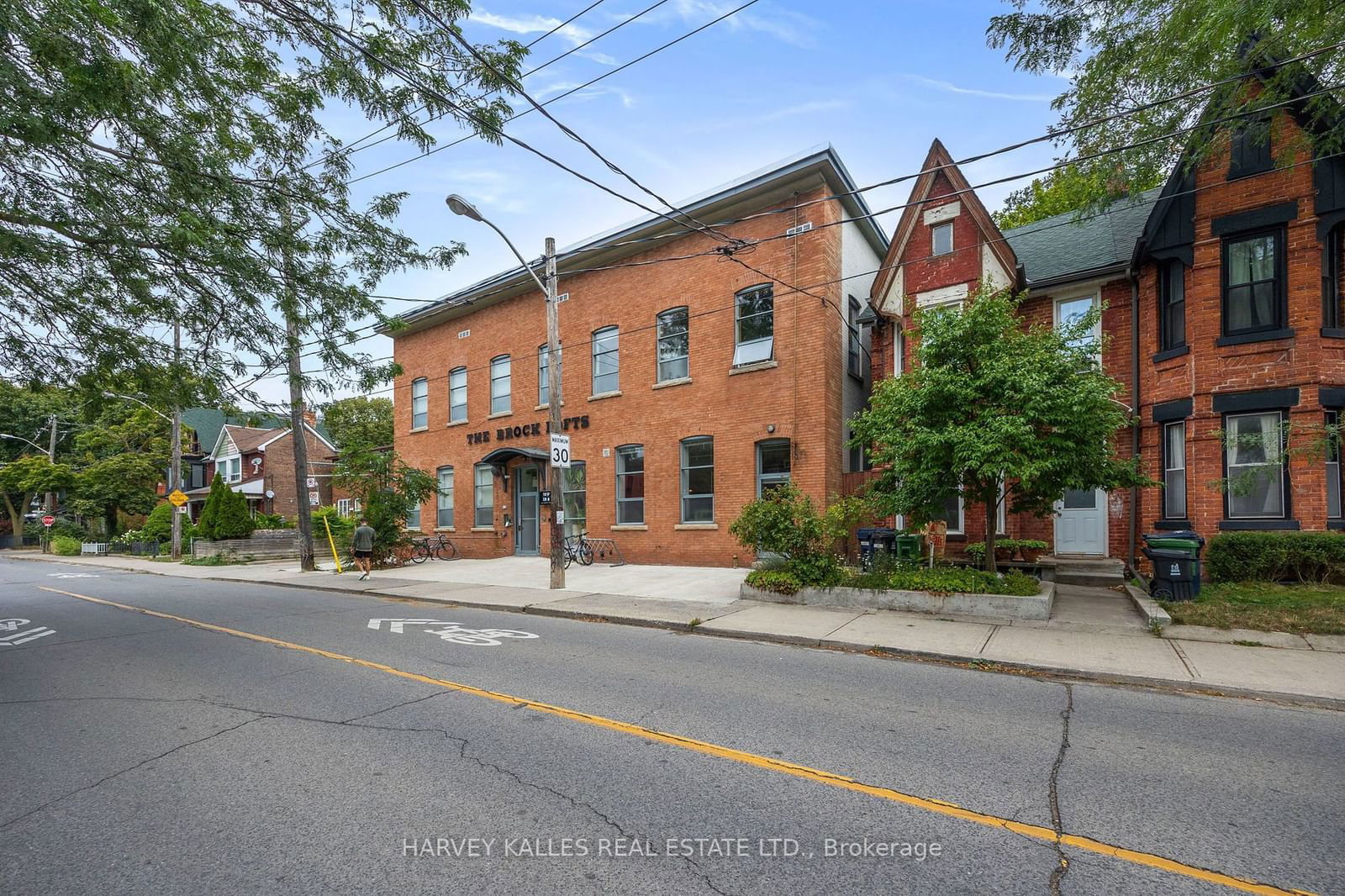 27 Brock Ave, unit 102 for rent - image #3