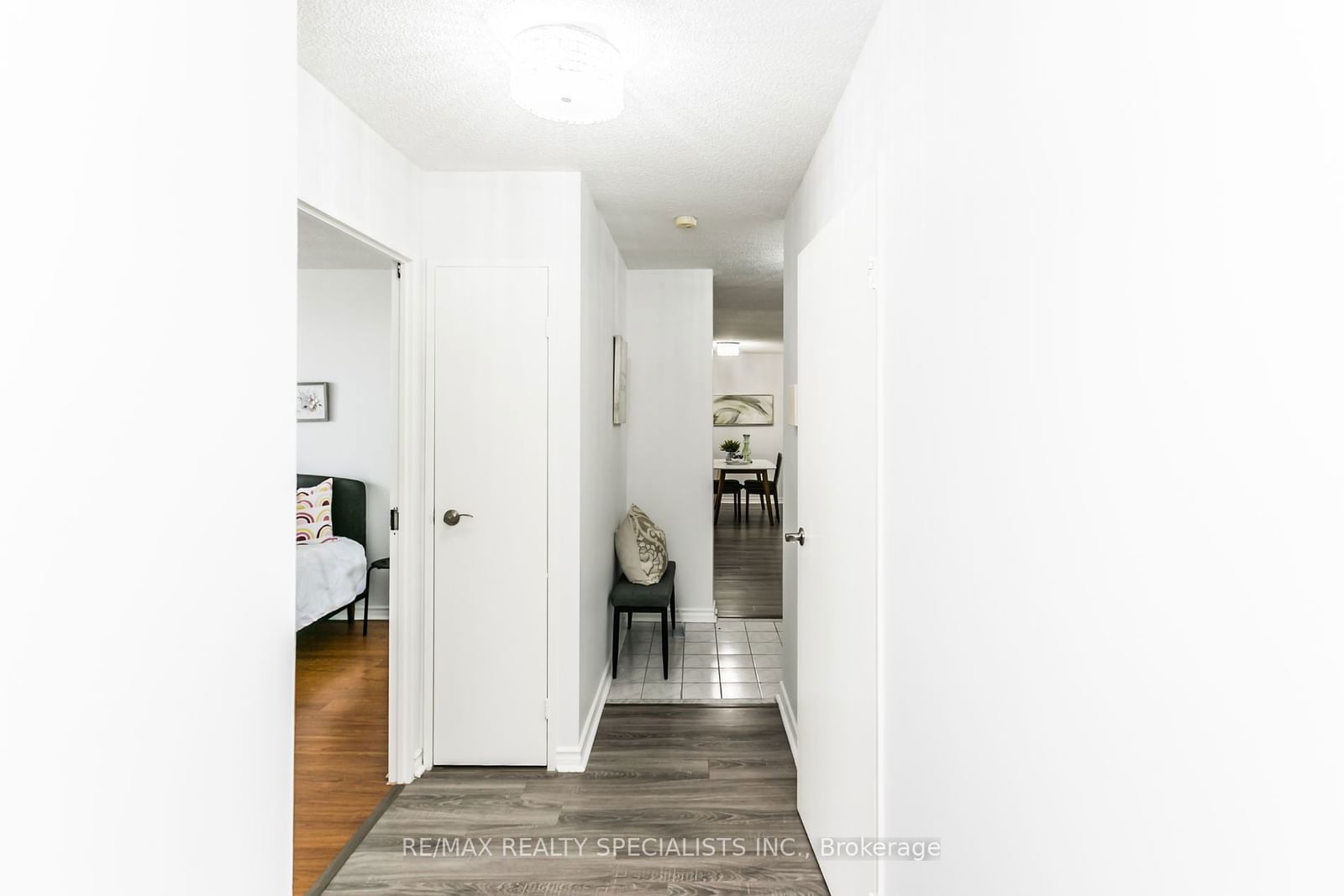 21 KNIGHTSBRIDGE Rd, unit 1708 for sale - image #5