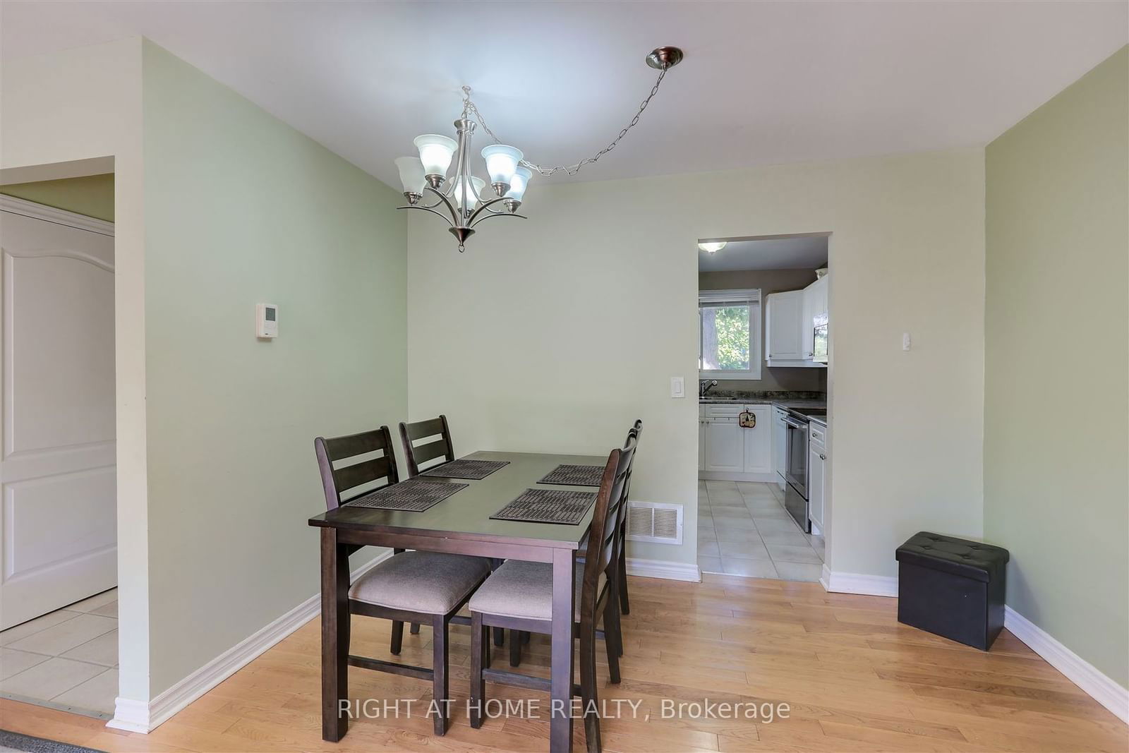 1279 Redbank Cres W, unit 14 for sale - image #9