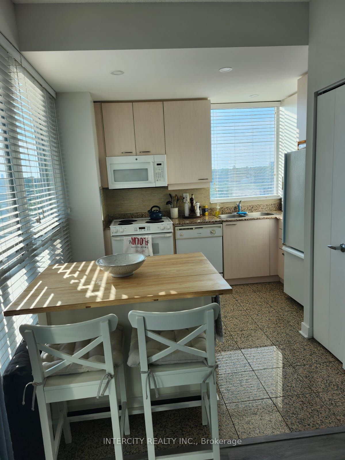 88 Palace Pier Crt, unit 907 for rent - image #5