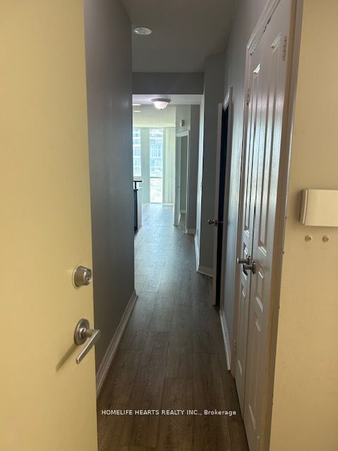 220 Burnhamthorpe Rd W, unit 401 for sale