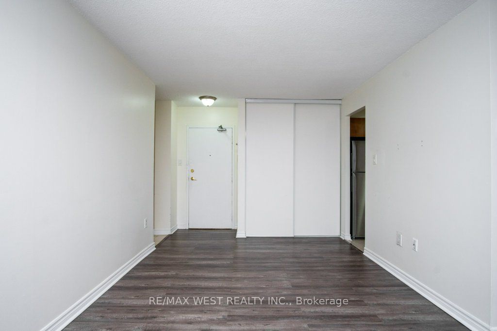 3501 Glen Erin Dr, unit 1001 for rent - image #8