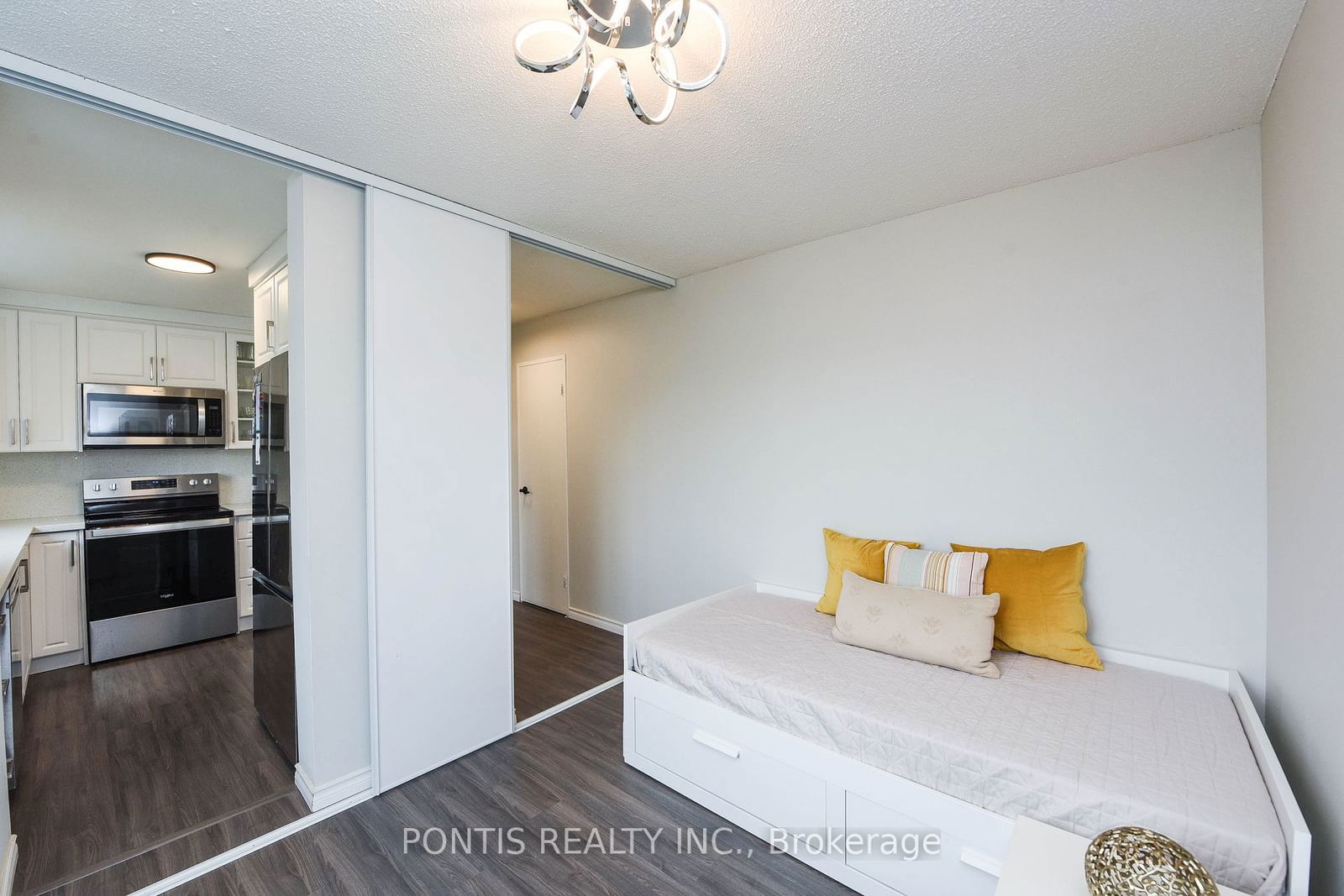 2001 Bonnymede Dr, unit 214 for sale - image #21