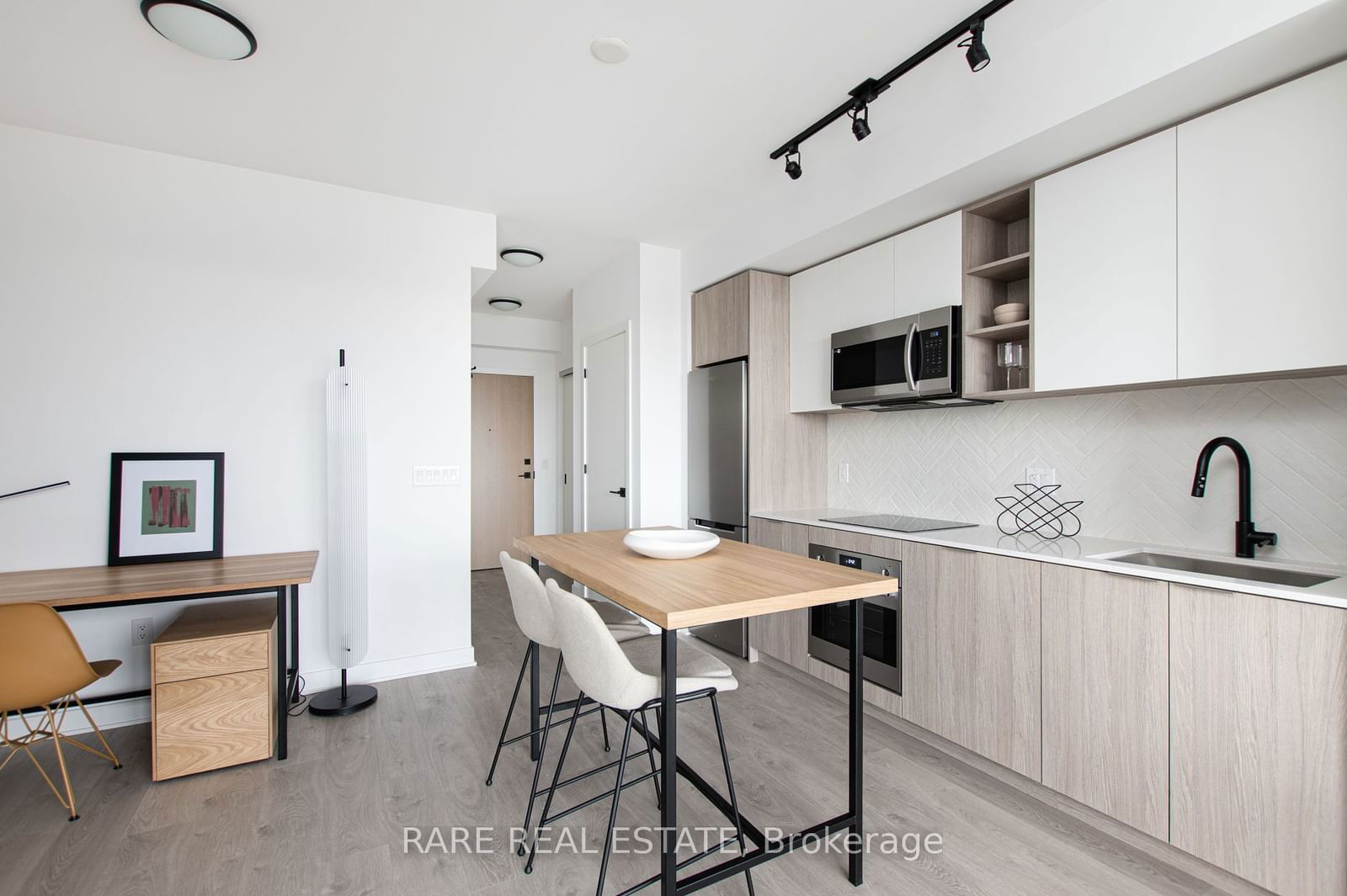 36 Zorra St, unit 606 for rent