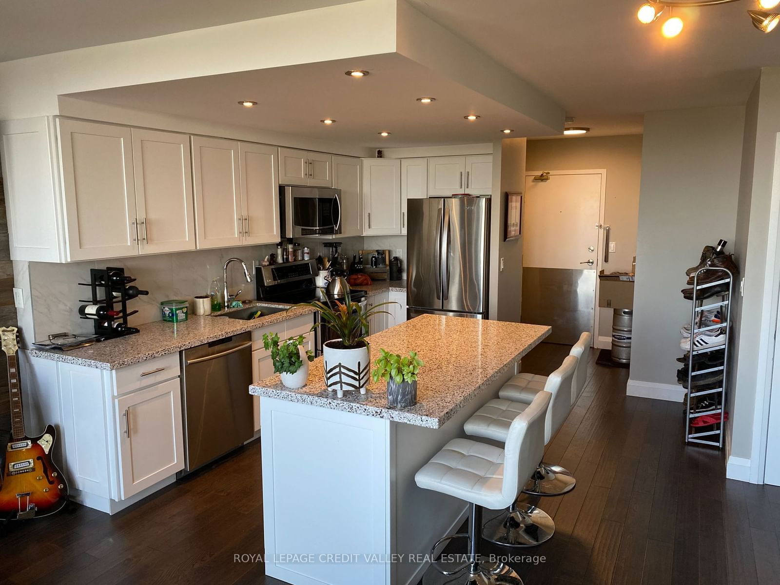 1150 Parkwest Pl, unit 1110 for rent - image #4