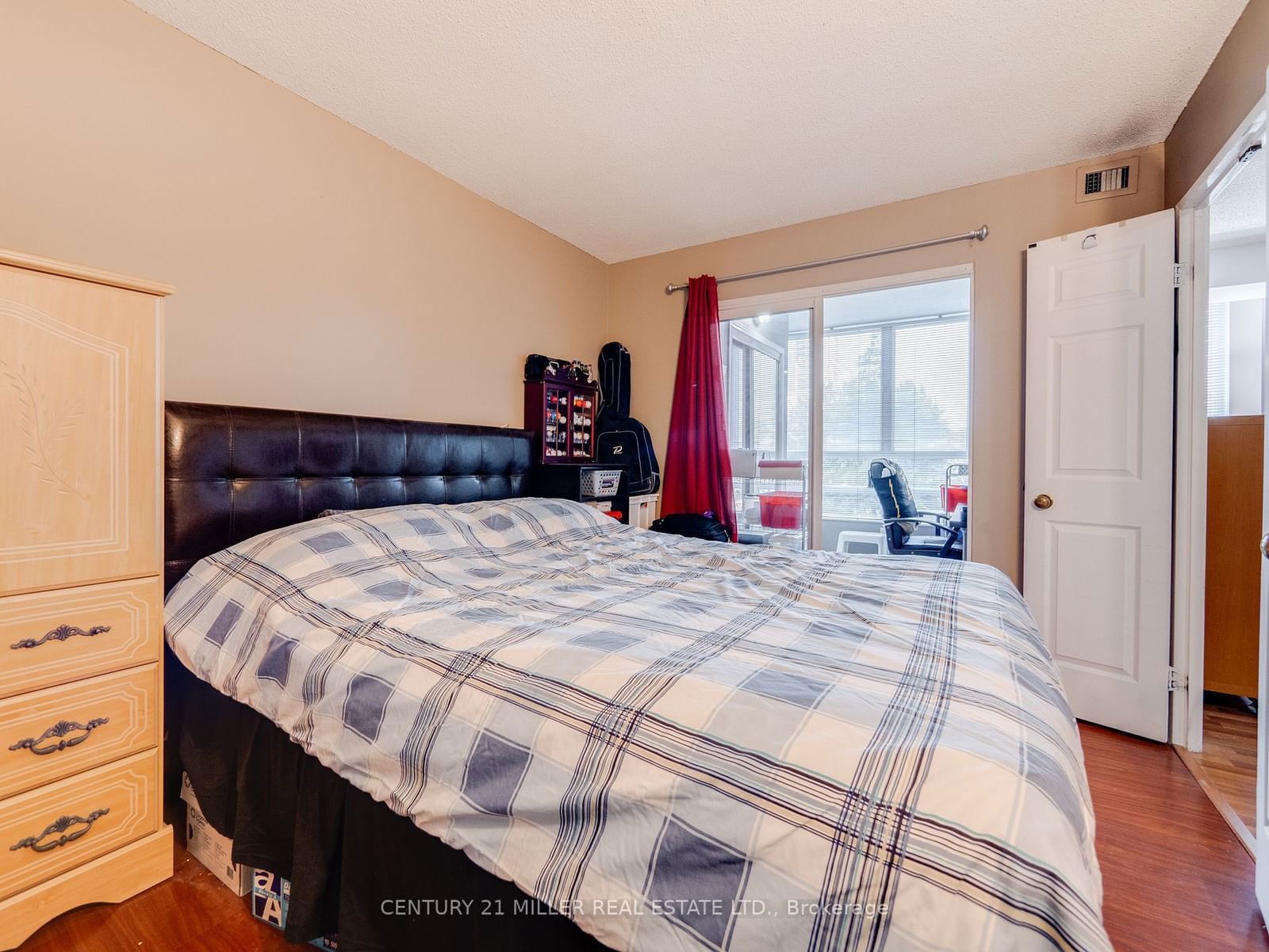 50 Kingsbridge Garden Circ, unit 208 for rent - image #18