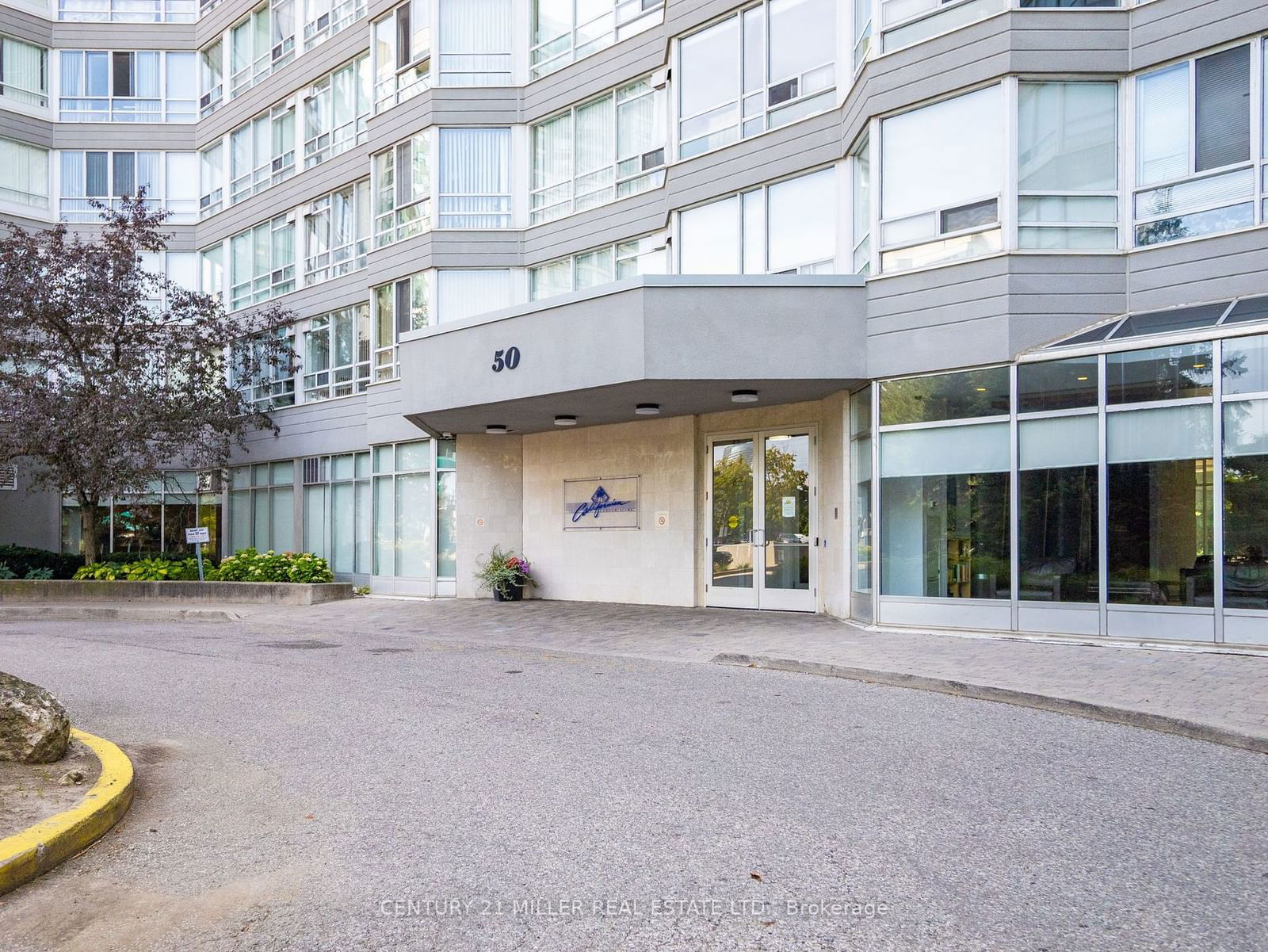 50 Kingsbridge Garden Circ, unit 208 for rent - image #2