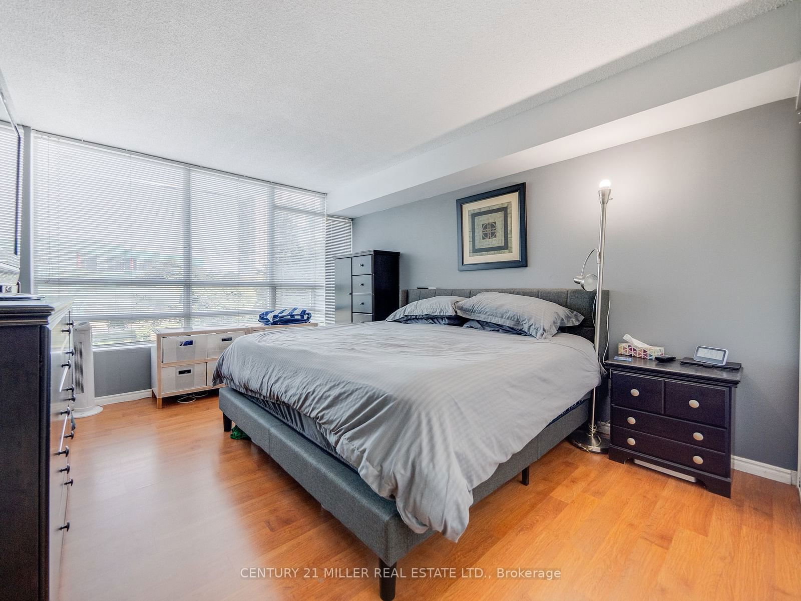 50 Kingsbridge Garden Circ, unit 208 for rent - image #21