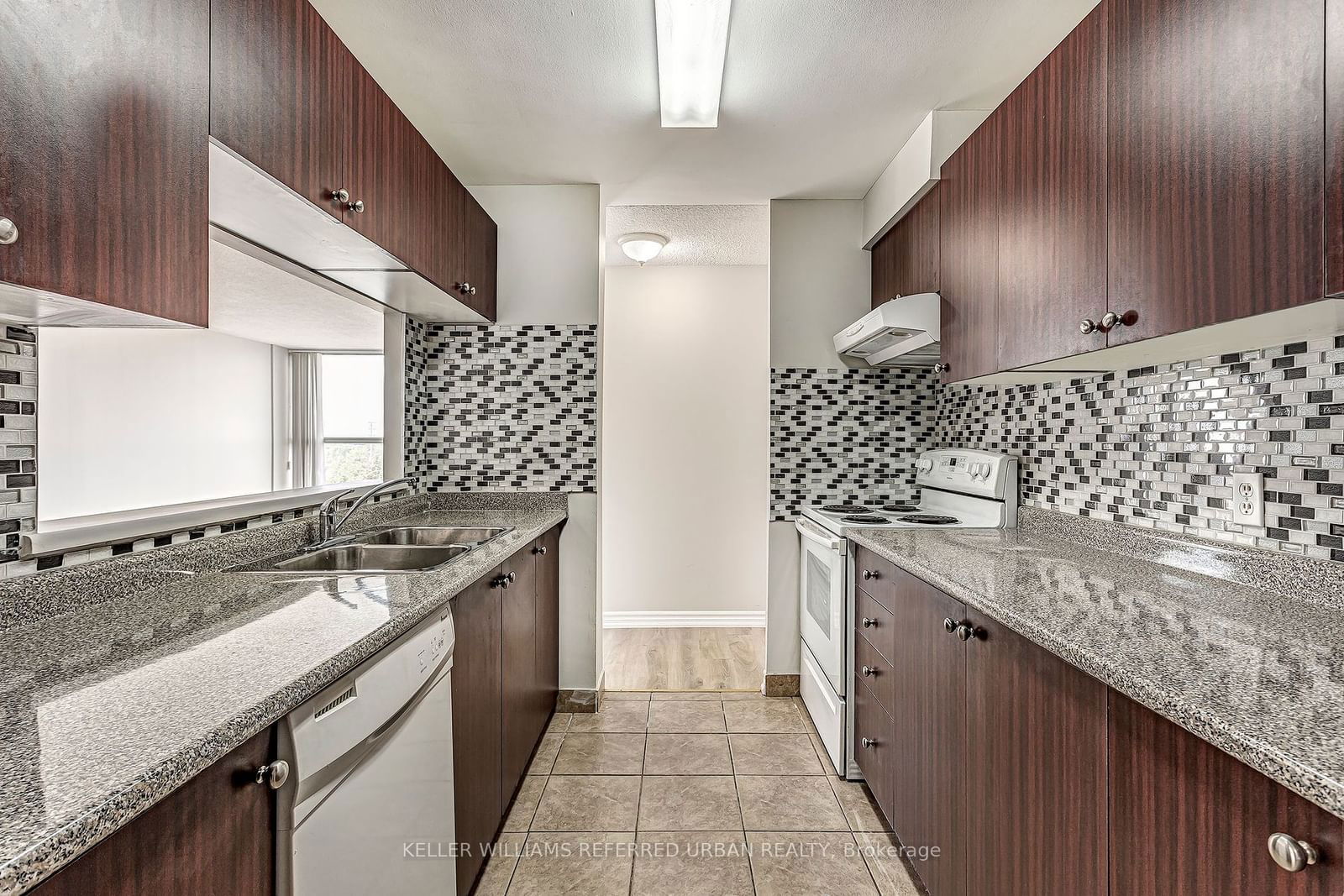 25 Trailwood Dr, unit 504 for rent - image #15