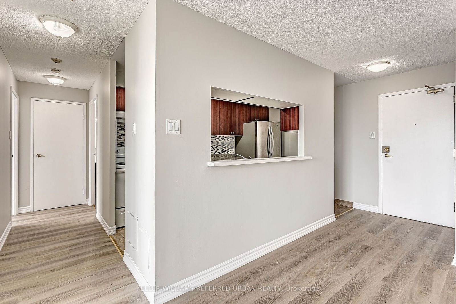 25 Trailwood Dr, unit 504 for rent - image #17