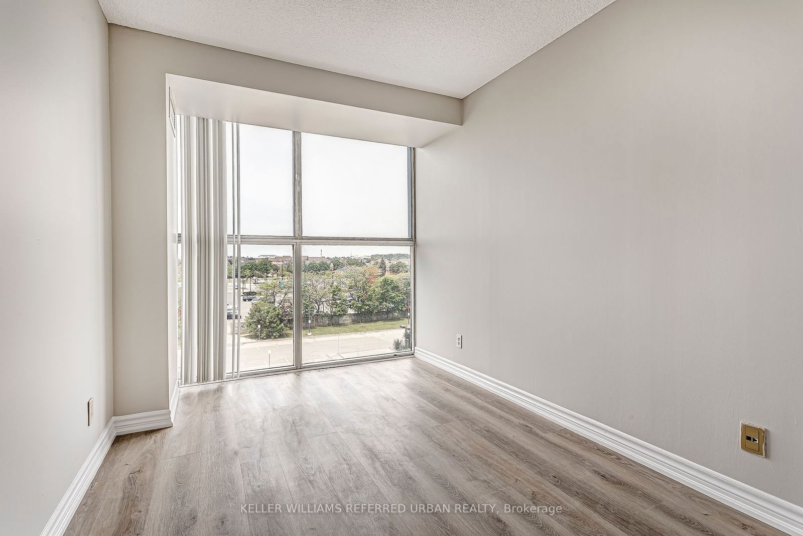 25 Trailwood Dr, unit 504 for rent - image #18