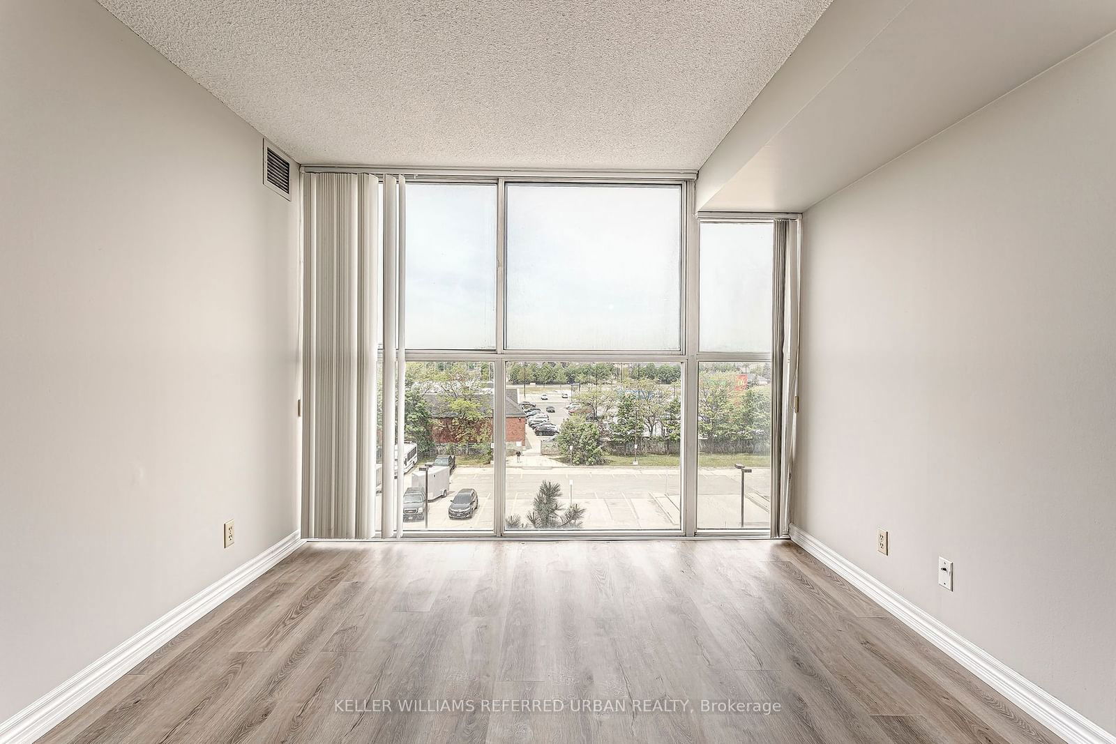 25 Trailwood Dr, unit 504 for rent - image #23