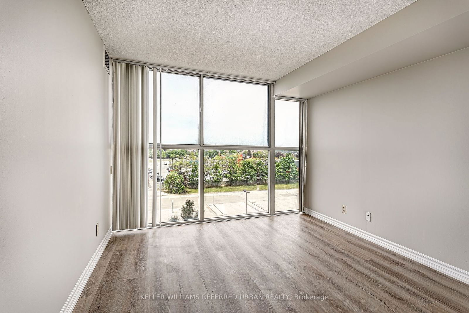 25 Trailwood Dr, unit 504 for rent - image #5