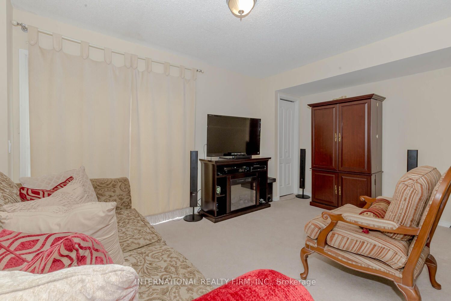 5030 Heatherleigh Ave, unit 92 for sale - image #4