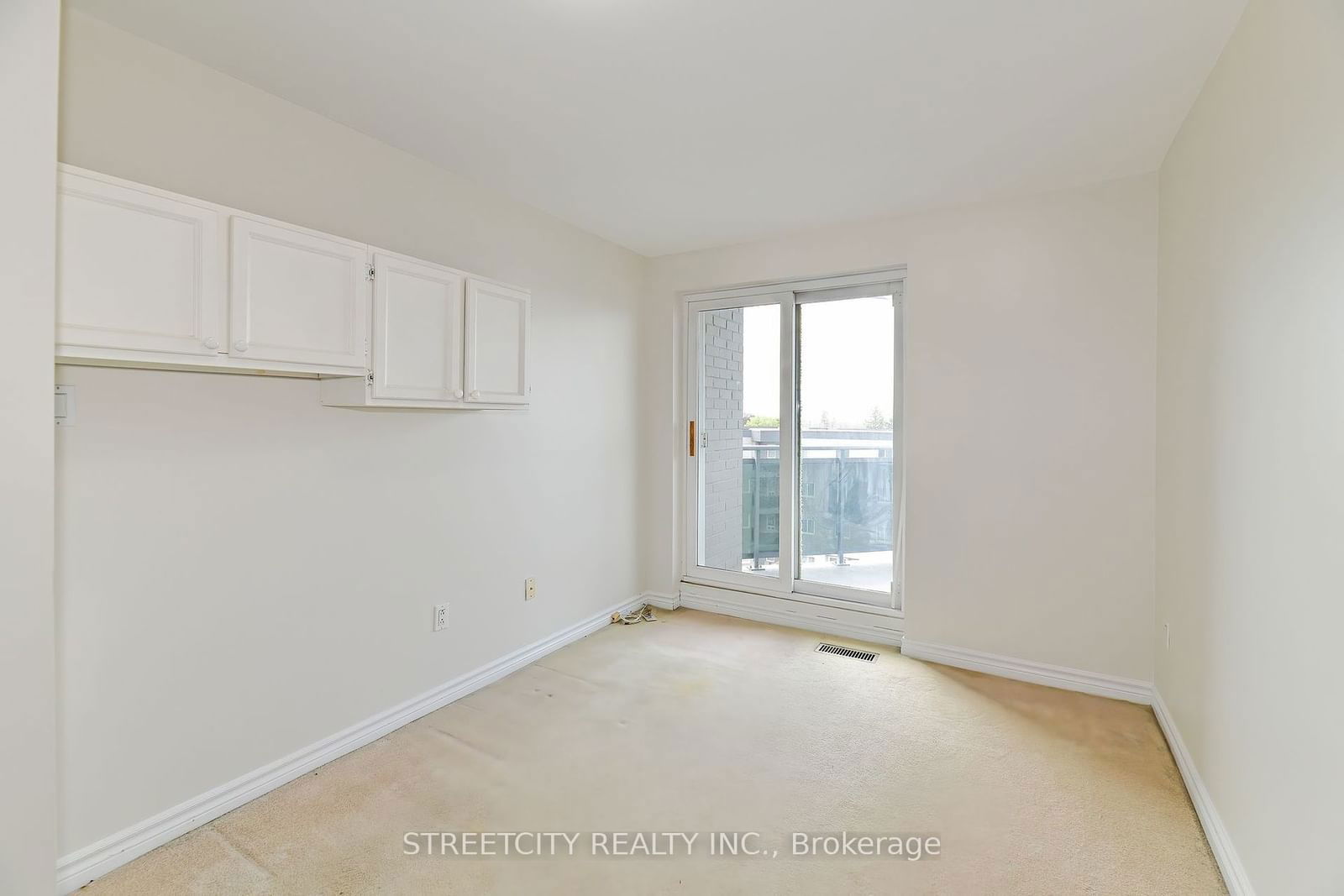 2001 Bonnymede Dr, unit 140 for sale - image #12