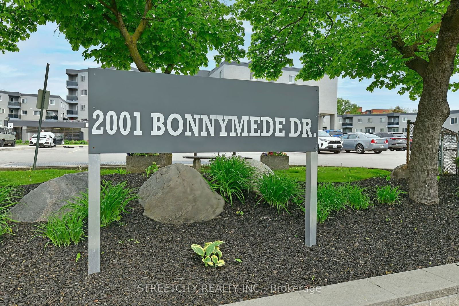 2001 Bonnymede Dr, unit 140 for sale