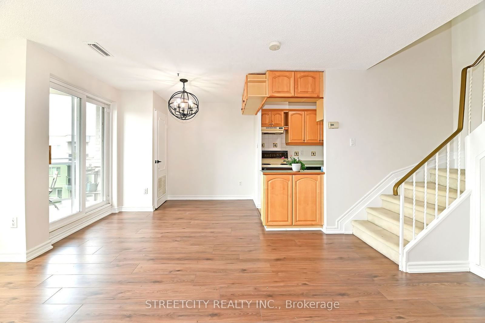 2001 Bonnymede Dr, unit 140 for sale - image #4