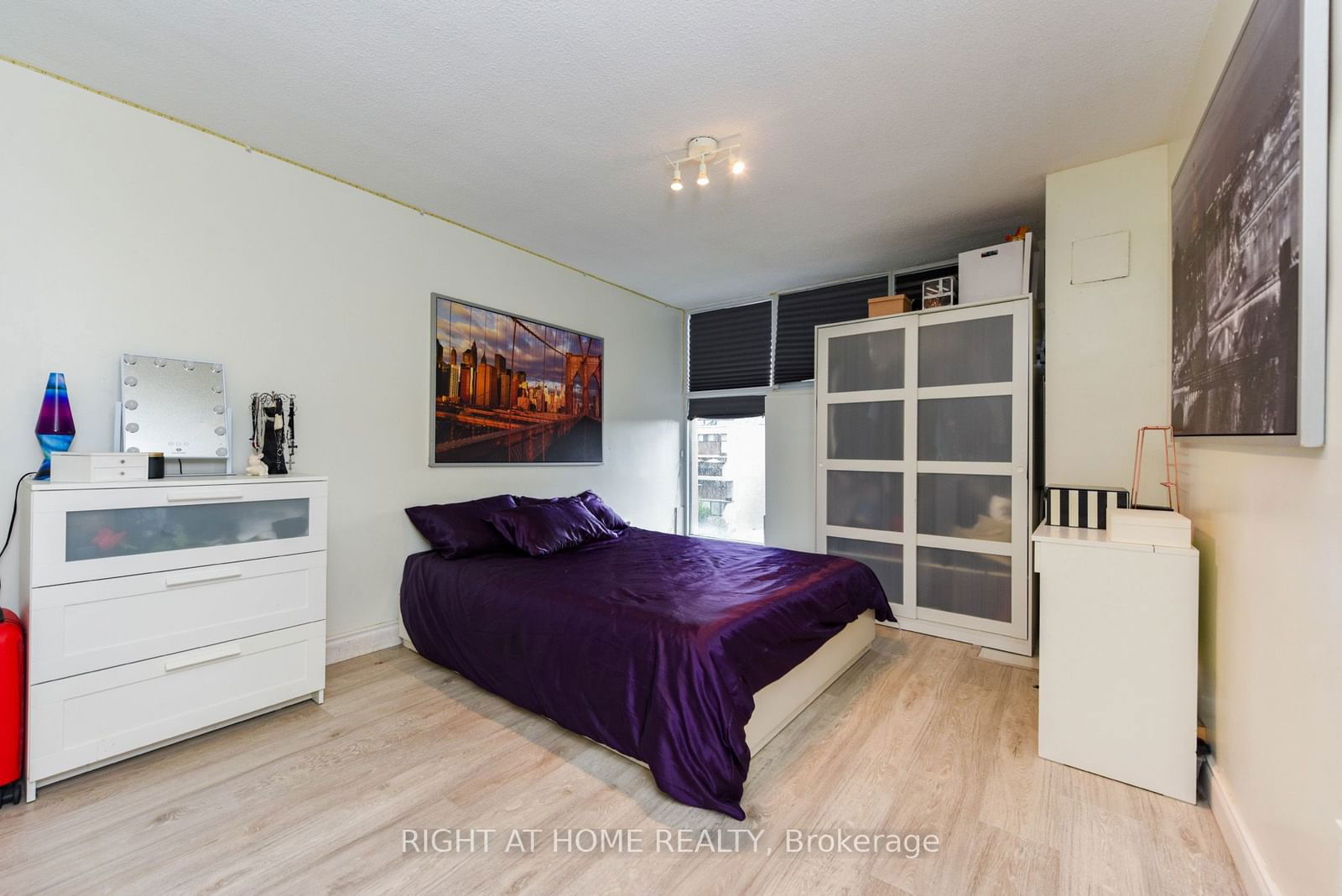 364 The East Mall, unit 302 for sale - image #19