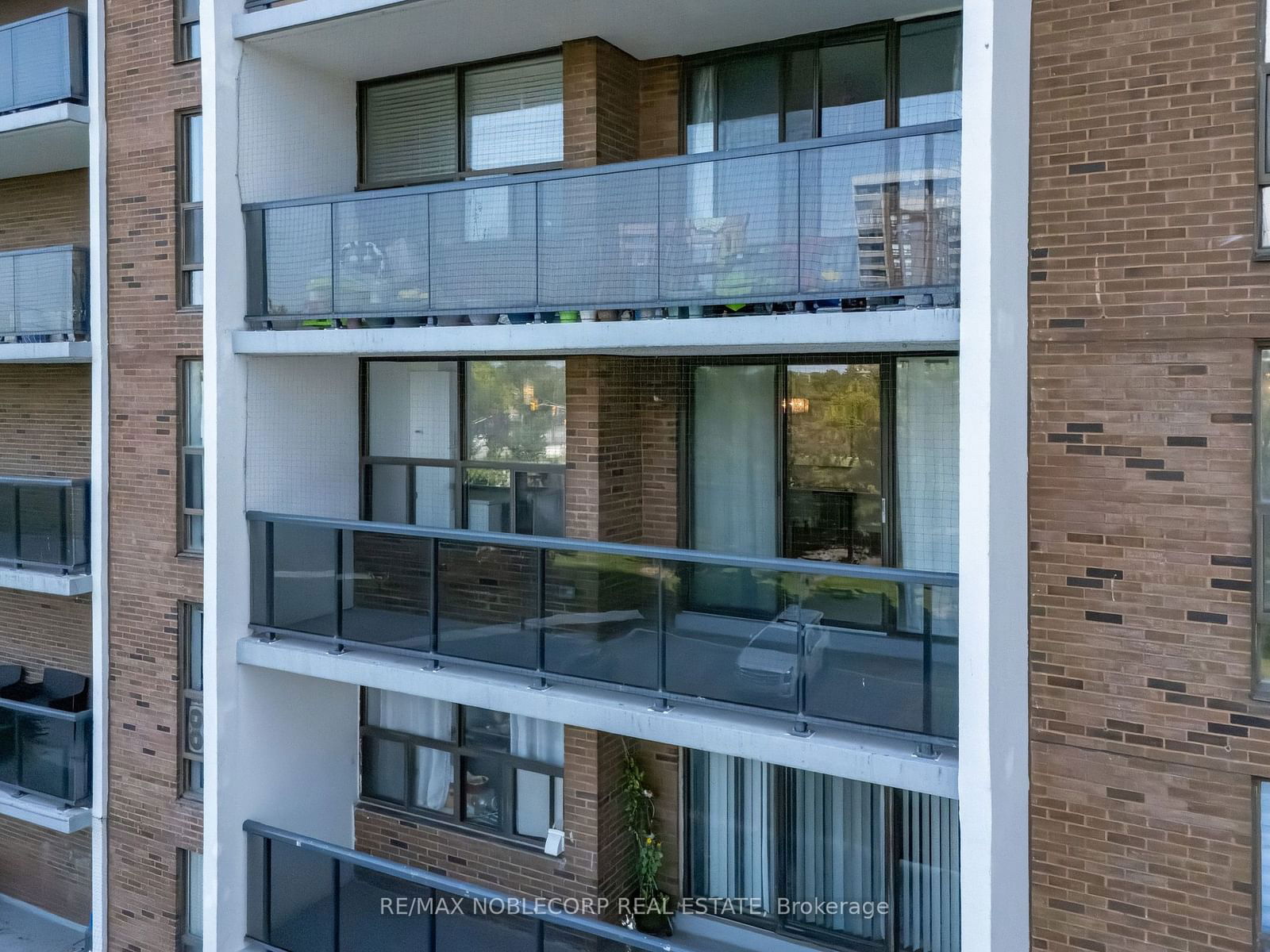 21 Knightsbridge Rd, unit 408 for sale