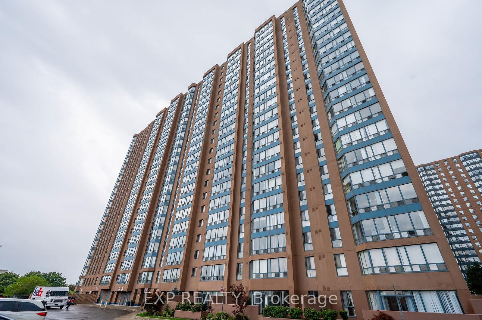 115 Hillcrest Ave, unit 806 for sale - image #2