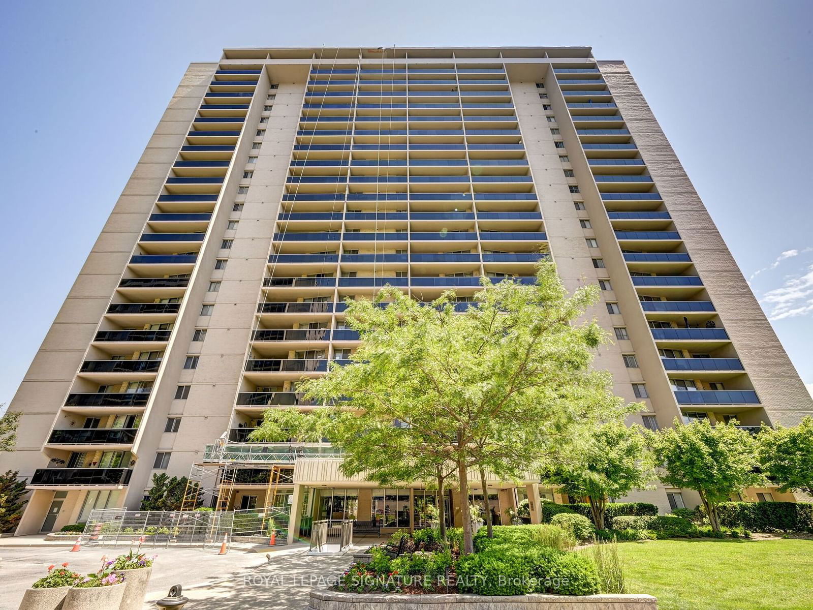 812 Burnhamthorpe Rd, unit 704 for sale - image #1