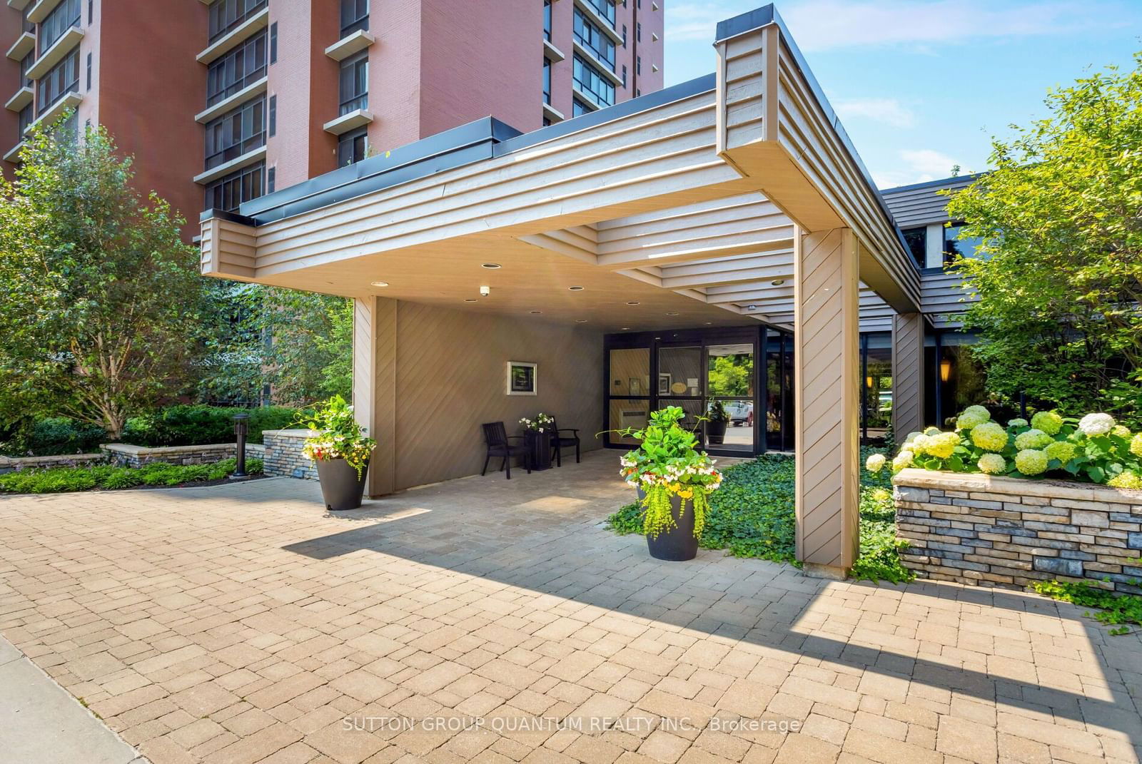 1400 Dixie Rd, unit 201 for sale - image #2