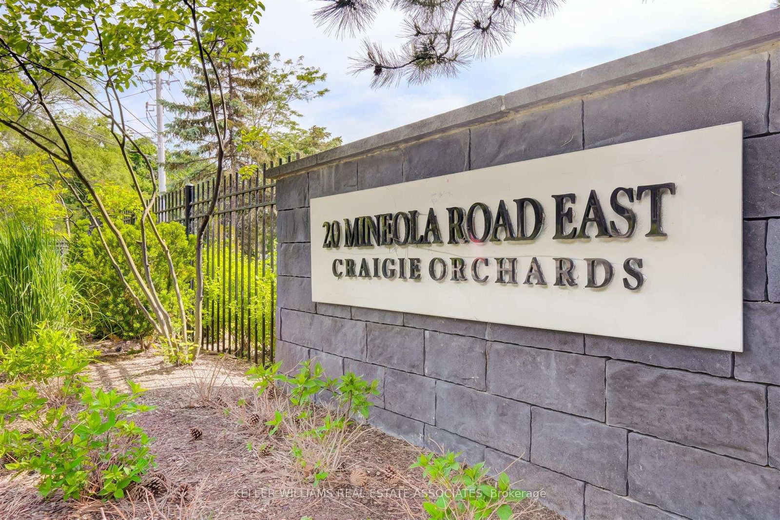 20 Mineola Road East Townhomes, Mississauga, Toronto