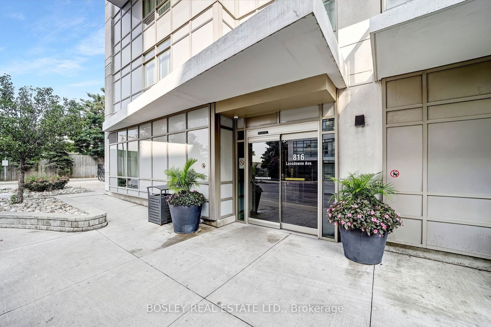 816 Lansdowne Ave, unit 117 for sale - image #2