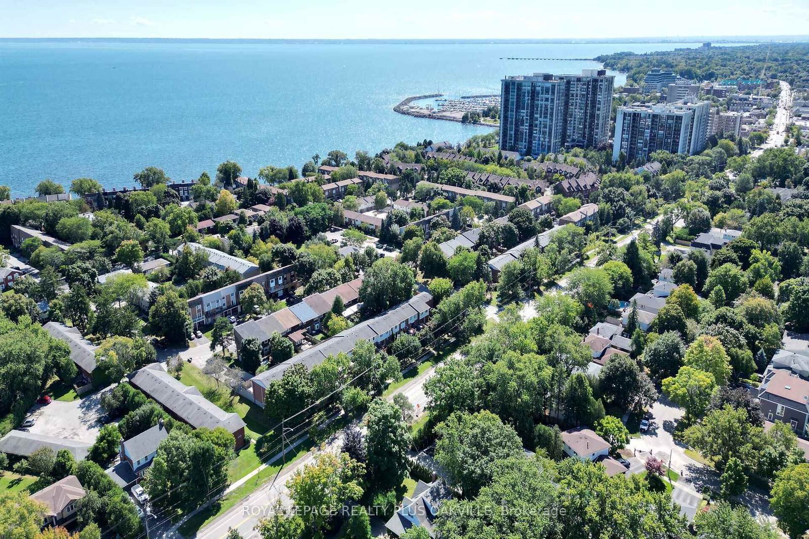 2062 Lakeshore Rd W, unit 8 for sale