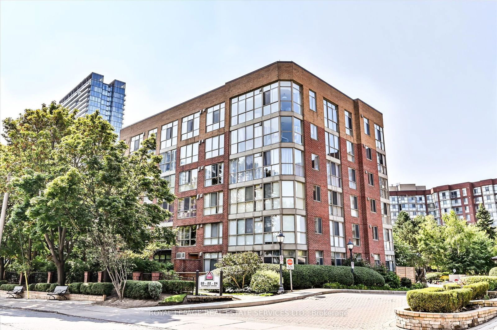 20 Southport St, unit 418 for sale - image #1