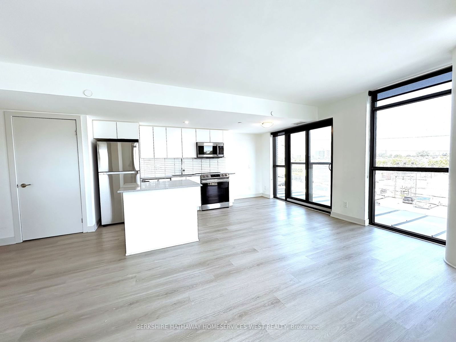 3385 Dundas St W, unit 420 for rent - image #5