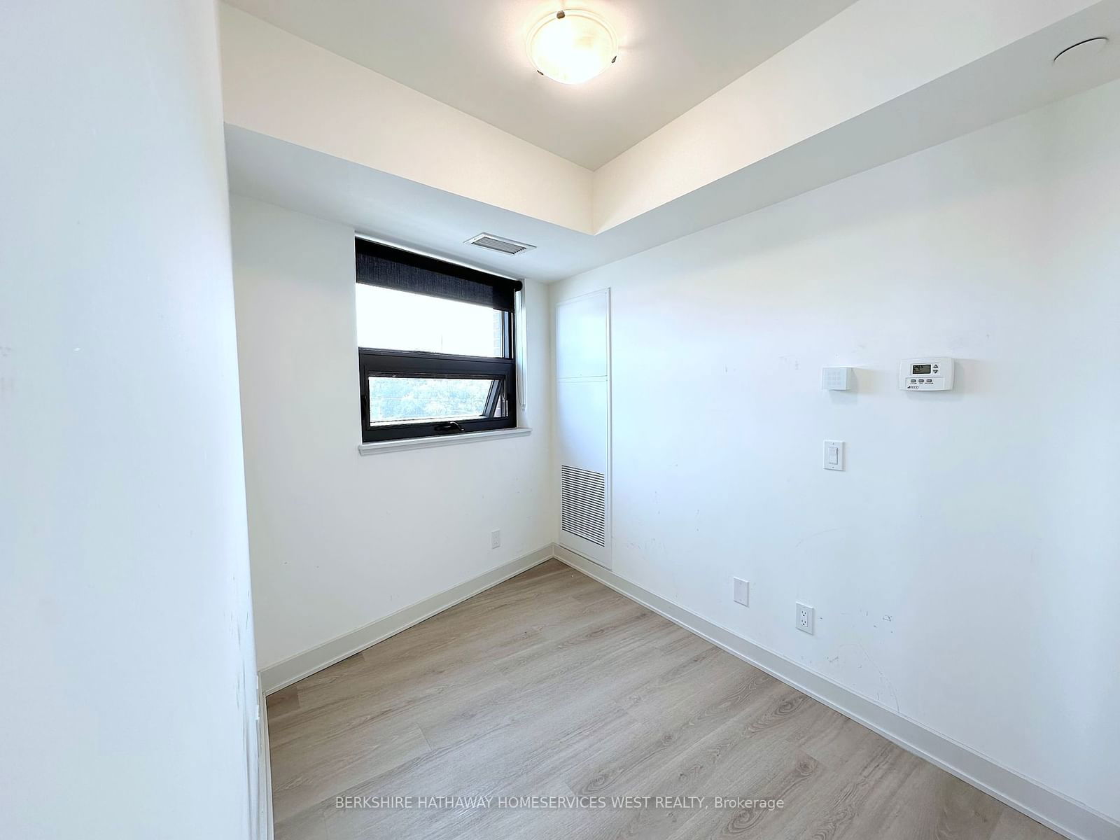 3385 Dundas St W, unit 420 for rent - image #7