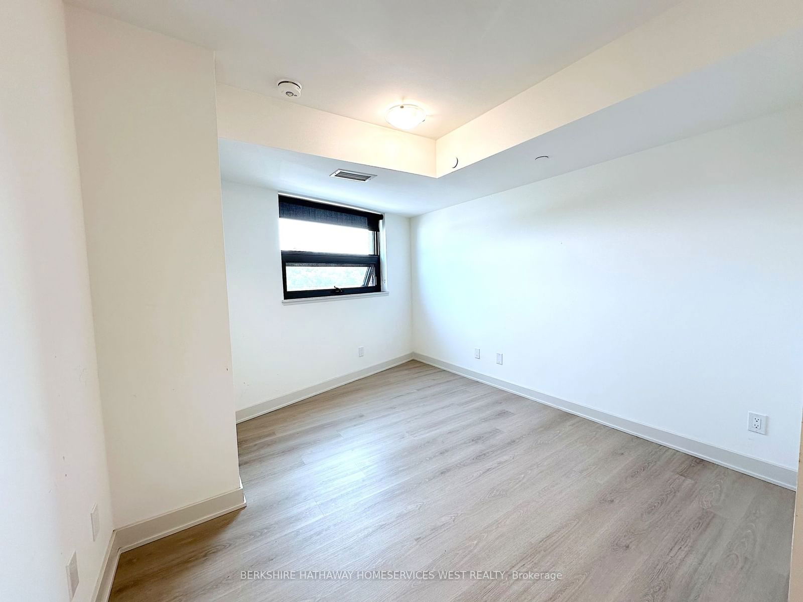 3385 Dundas St W, unit 420 for rent - image #9