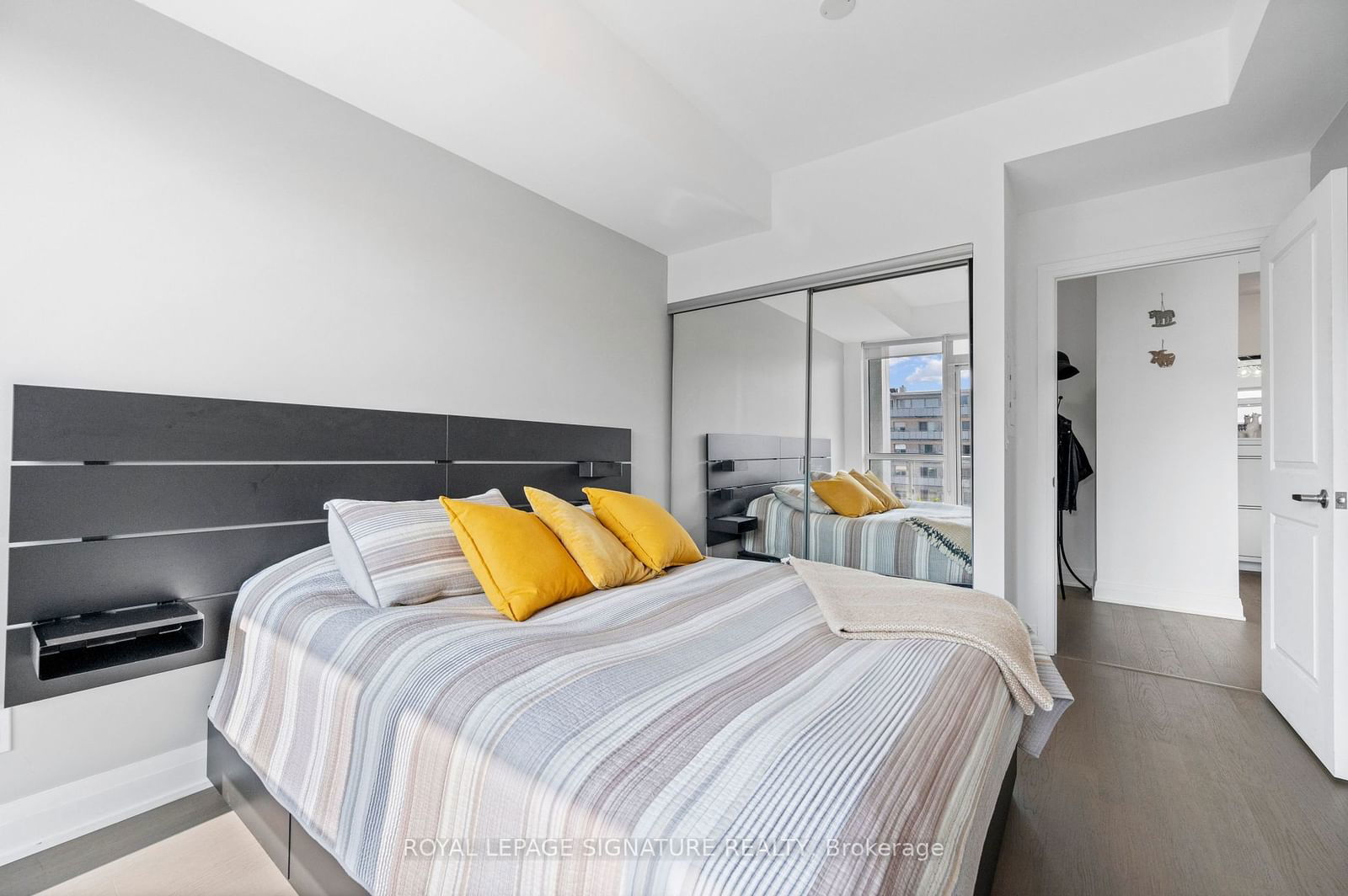 55 Speers Rd, unit 708 for sale - image #33