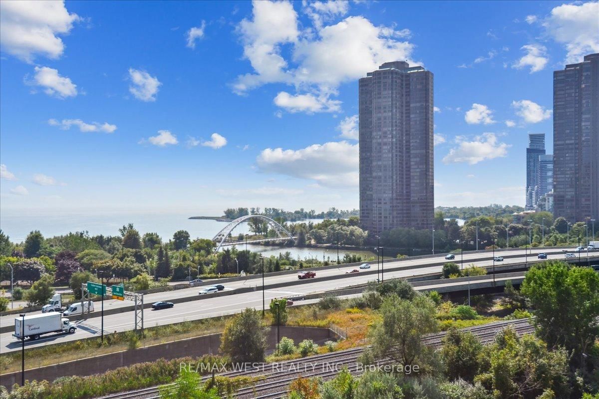 105 The Queensway, unit 905 for sale - image #11