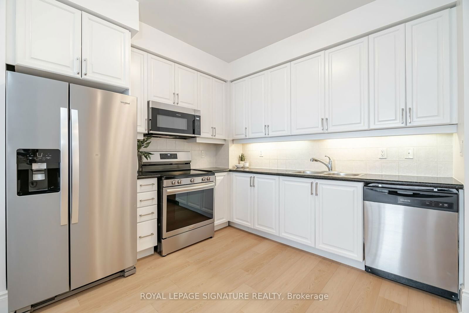 3888 Duke Of York Blvd, unit 3028 for sale - image #11