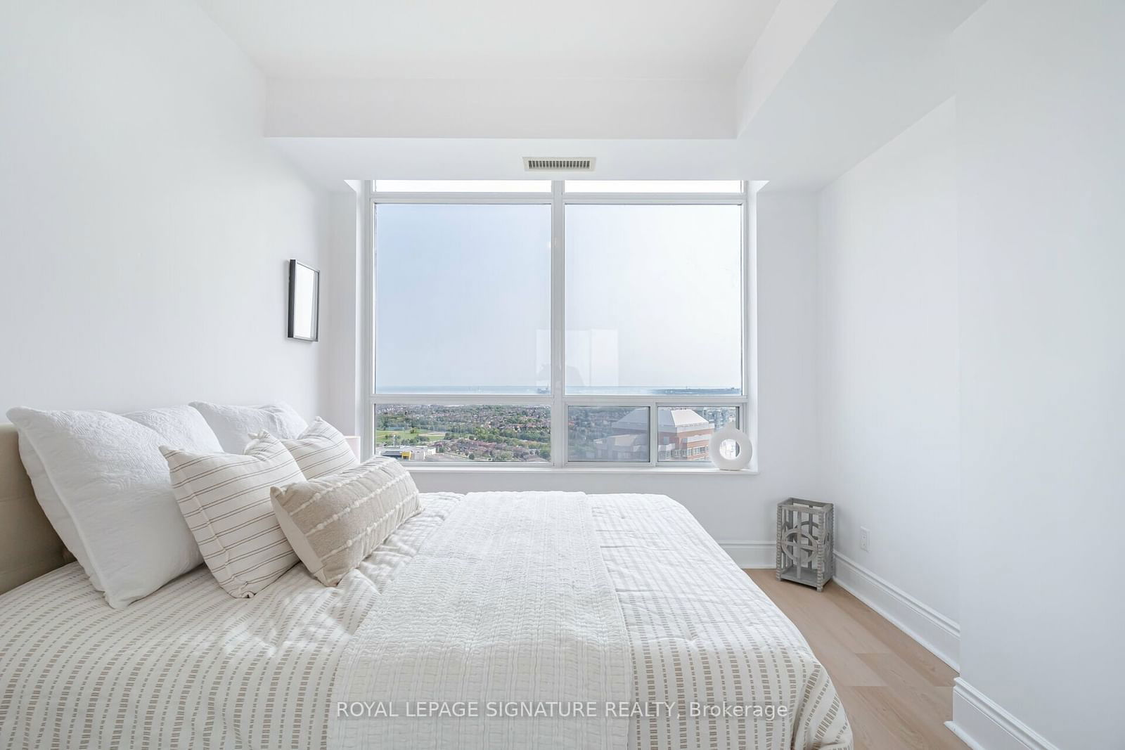 3888 Duke Of York Blvd, unit 3028 for sale - image #22