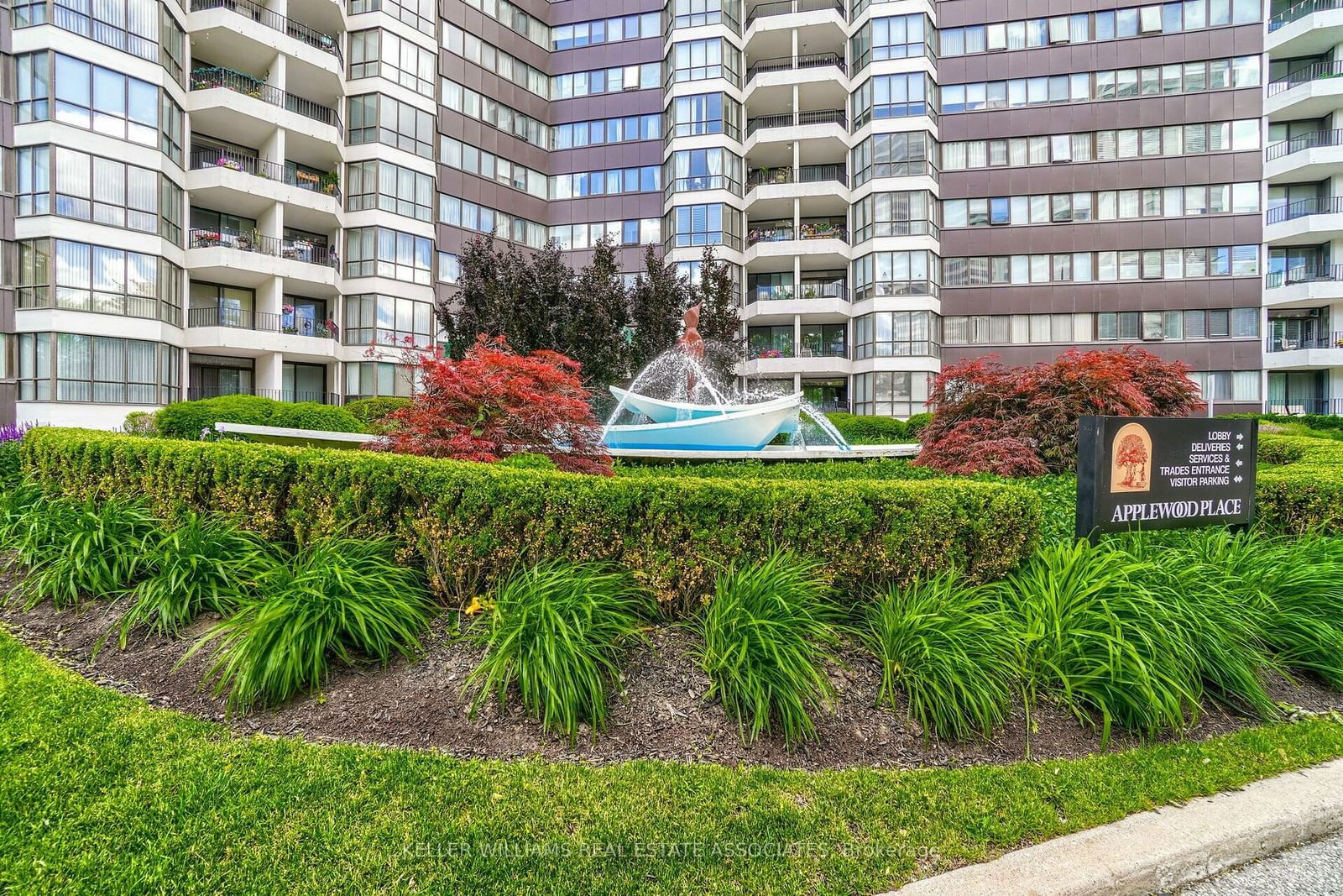 1333 Bloor St, unit 914 for sale - image #2