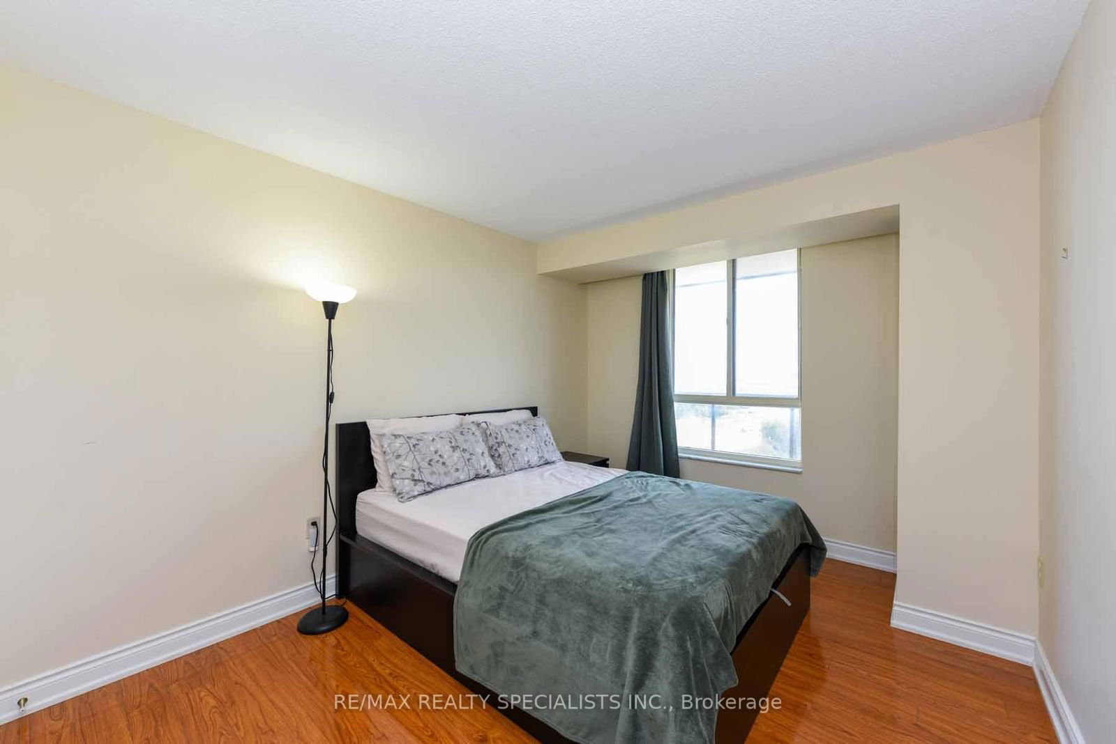 20 Cherrytree Dr, unit 1010 for sale