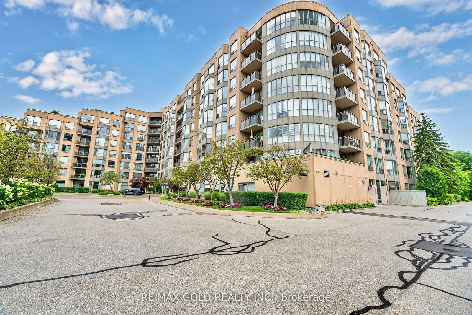 2511 Lakeshore Rd W, unit 517 for sale